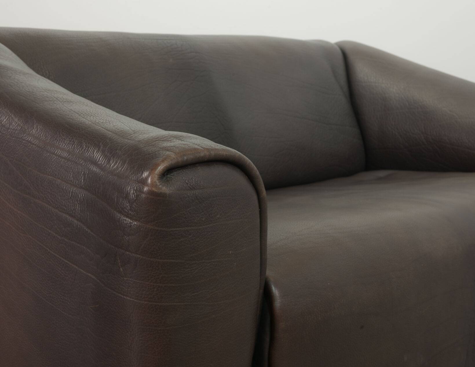 De Sede DS47 Extendable Brown Sadle Leather Loveseat Sofa. Switzerland, 70s