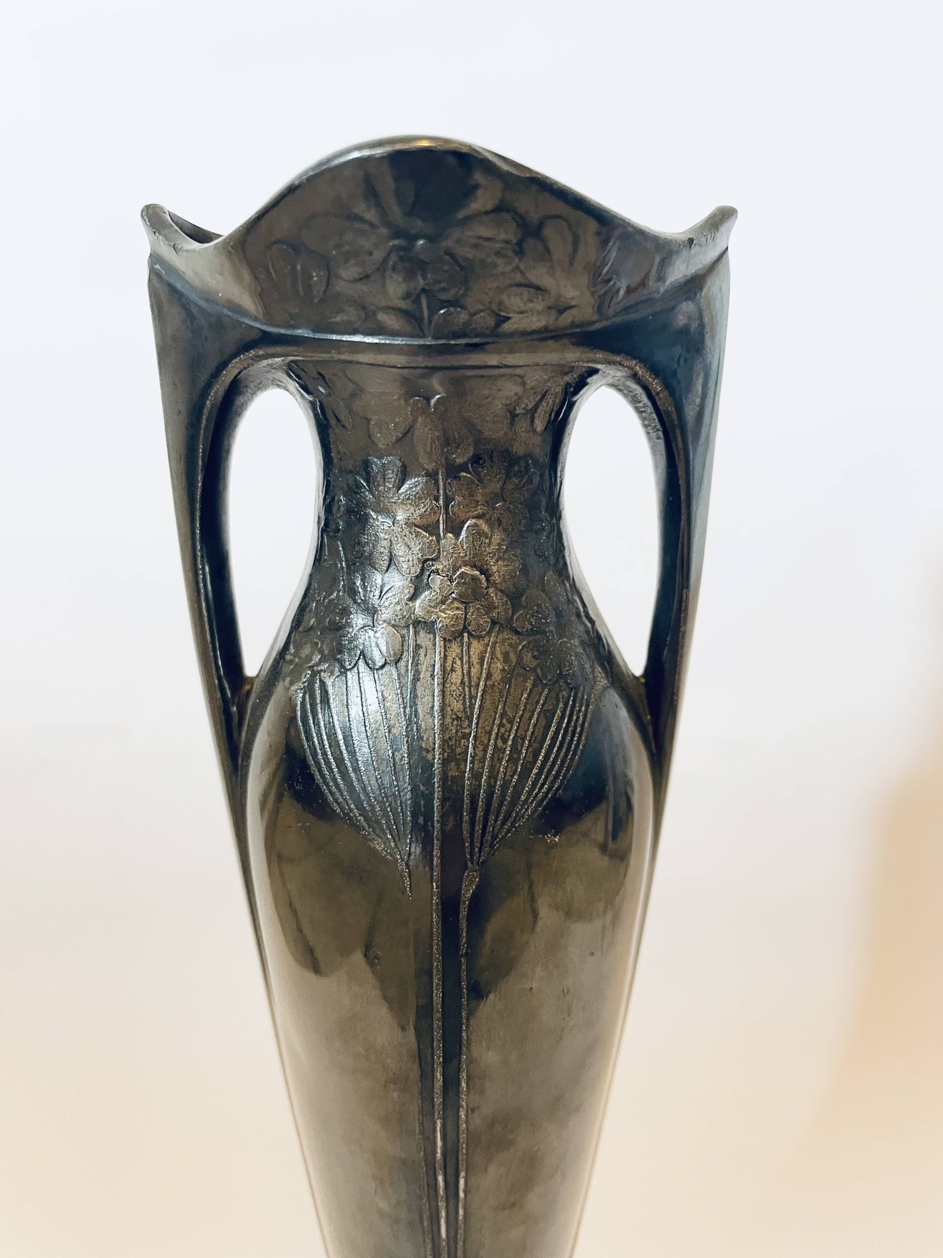 Christofle vase in silver metal