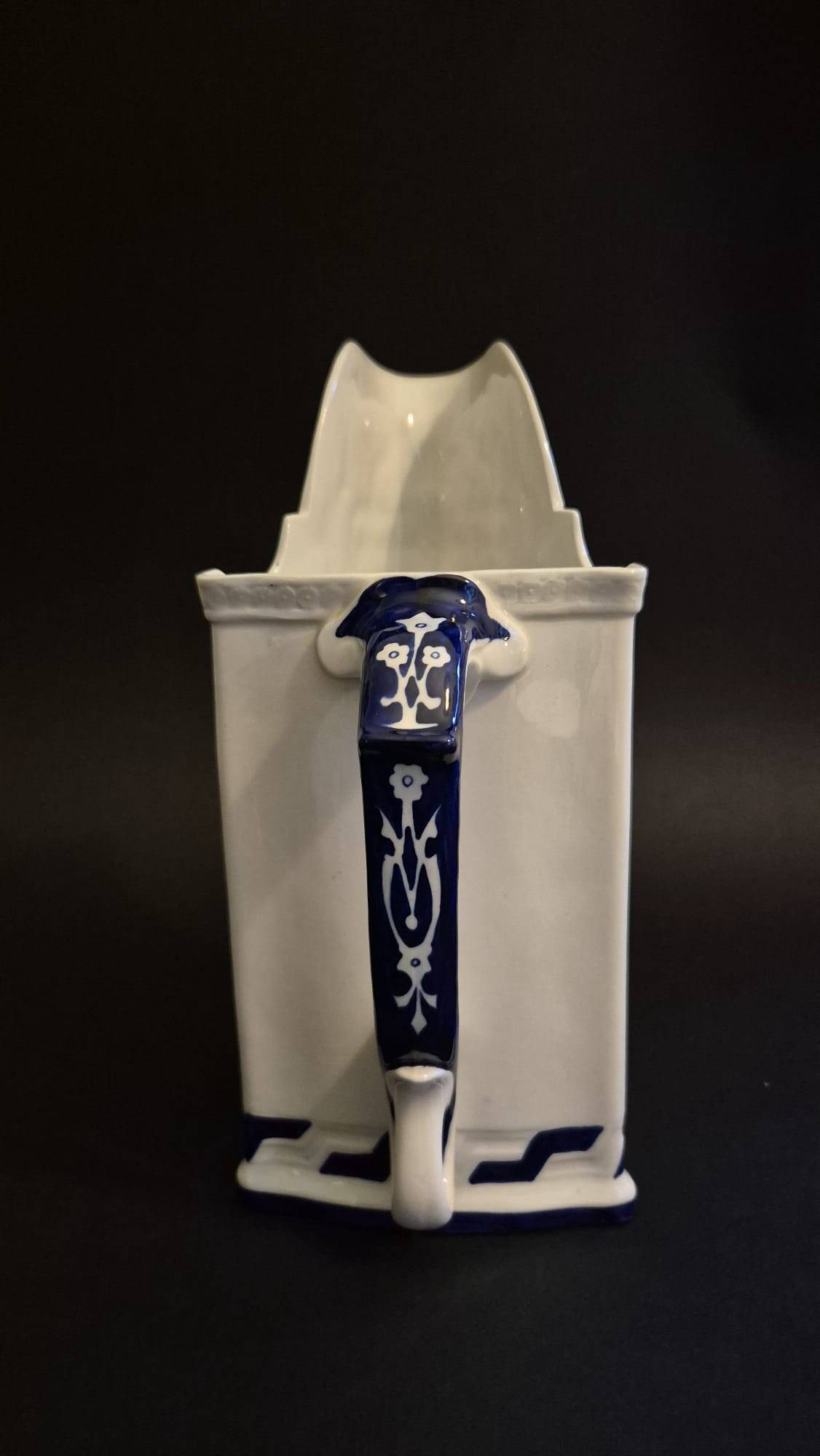 Aiguière de la Worcester Royal Porcelain Co. 1870