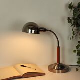 Articulated desk lamp