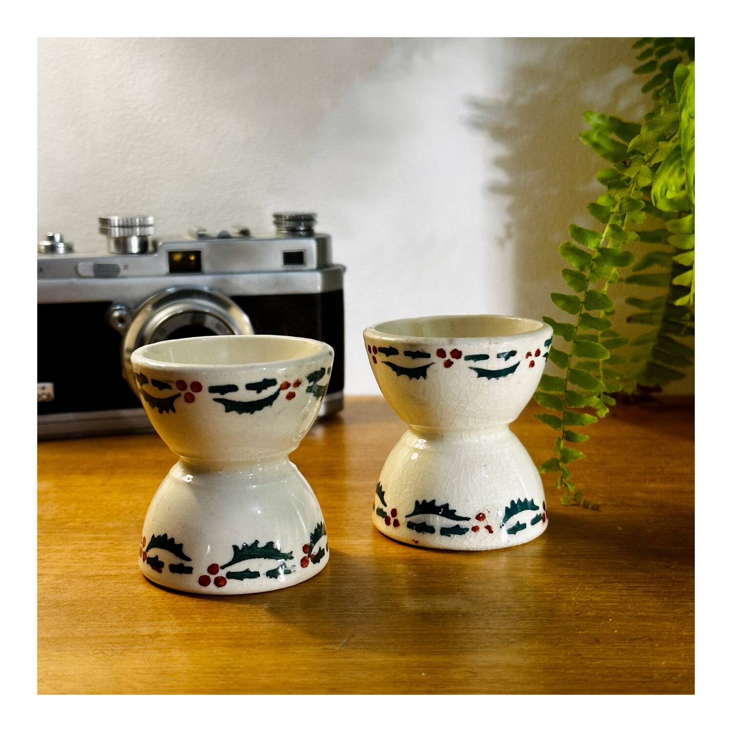Set of 2 earthenware diabolo egg cups