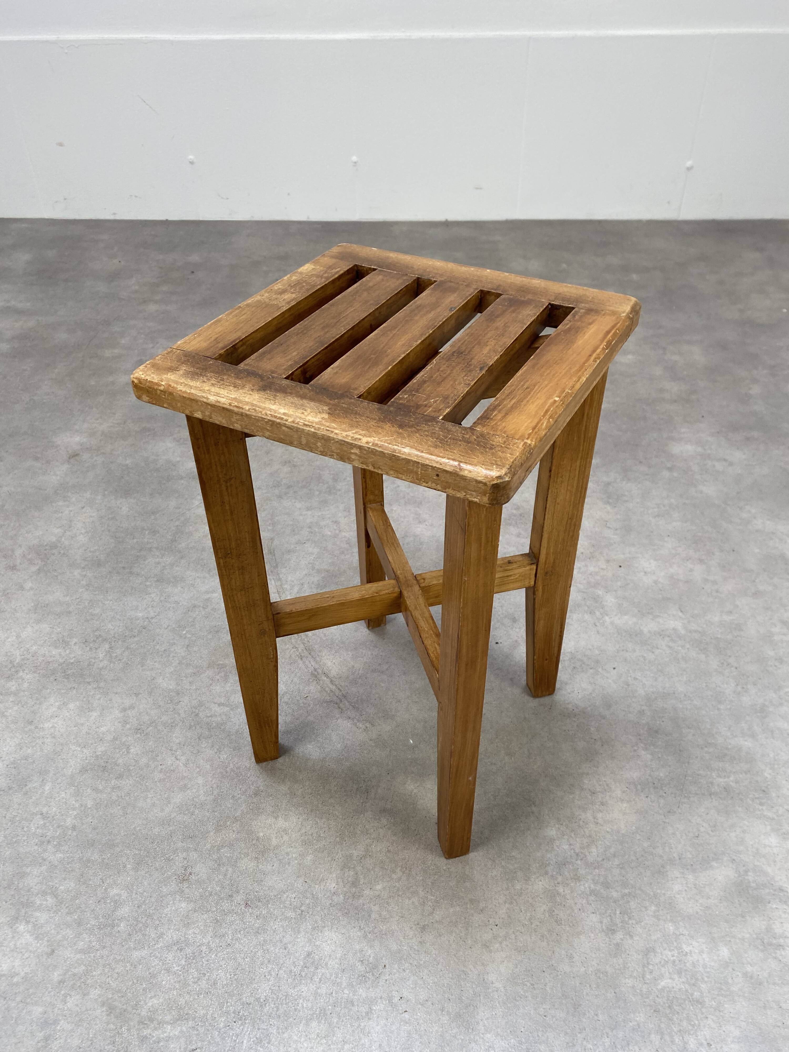 Stool reconstruction 50s with wooden slats
