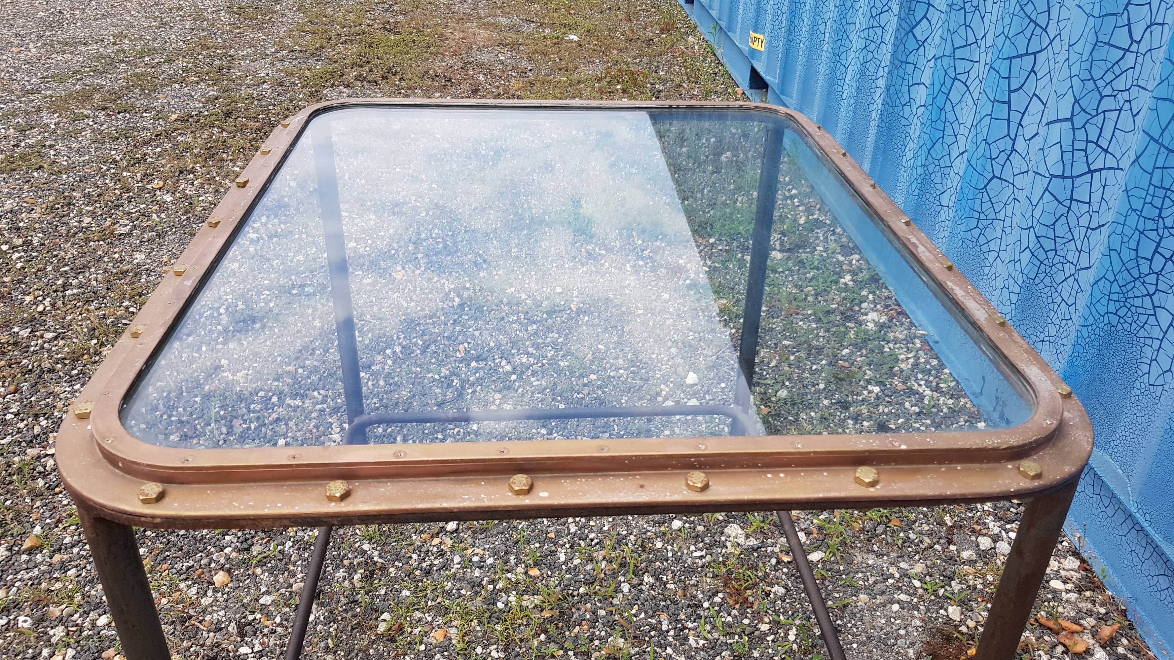 Table with an old ship porthole in brass and a metal base / 100 x 85 x 76 cm