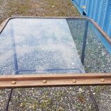 Table avec ancien hublot de bateau en  laiton avec piètement en fer / 100 x 85 x 76 cm