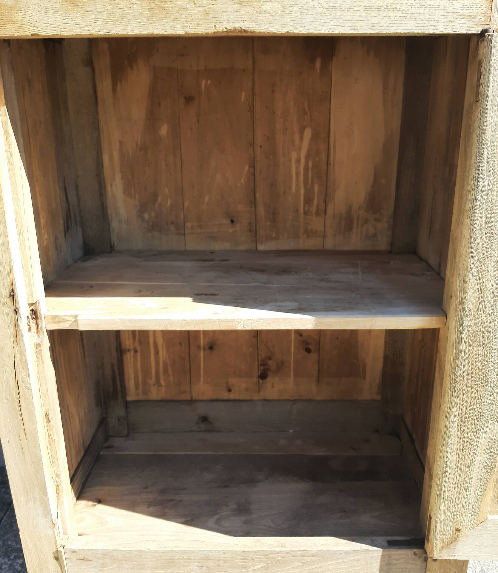 Confiturier or sideboard.