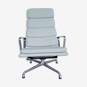 Fauteuil EA222 Soft Pad design Charles et Ray Eames
