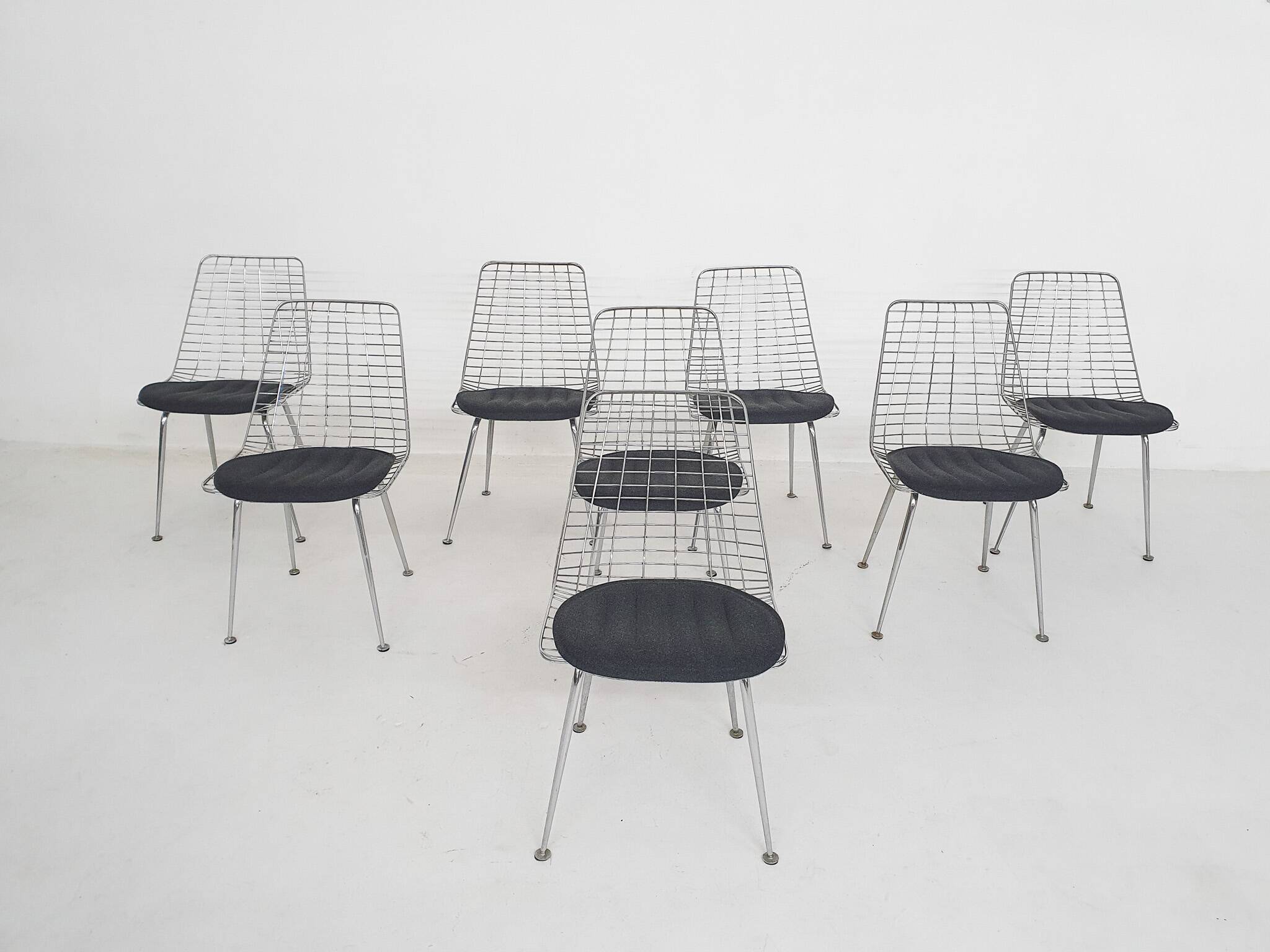 Set of 8 Mid-century wire chairs The Netherlands 1950's