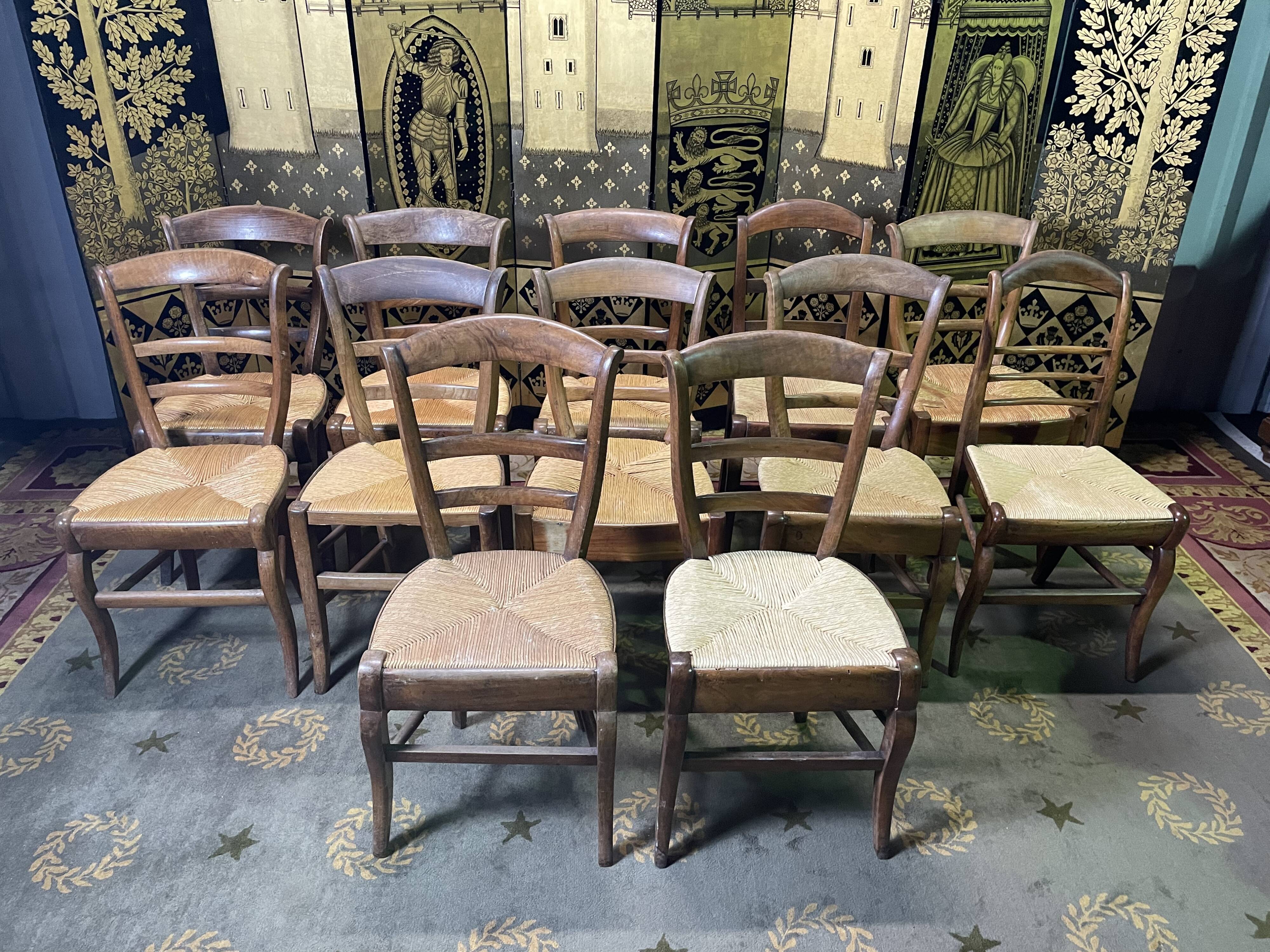 Suite of 12 rustic mulched chairs