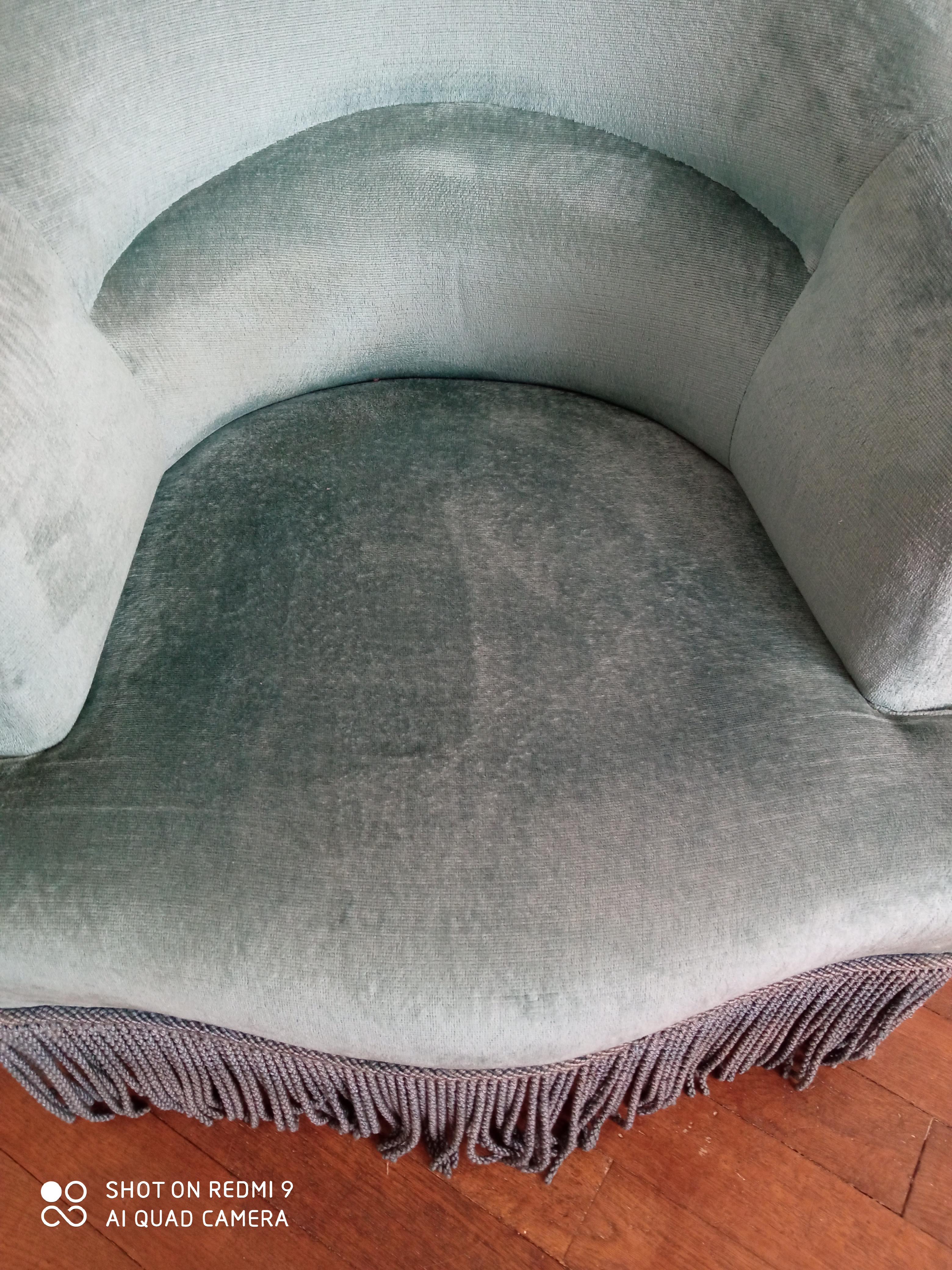 Blue velvet toad chair