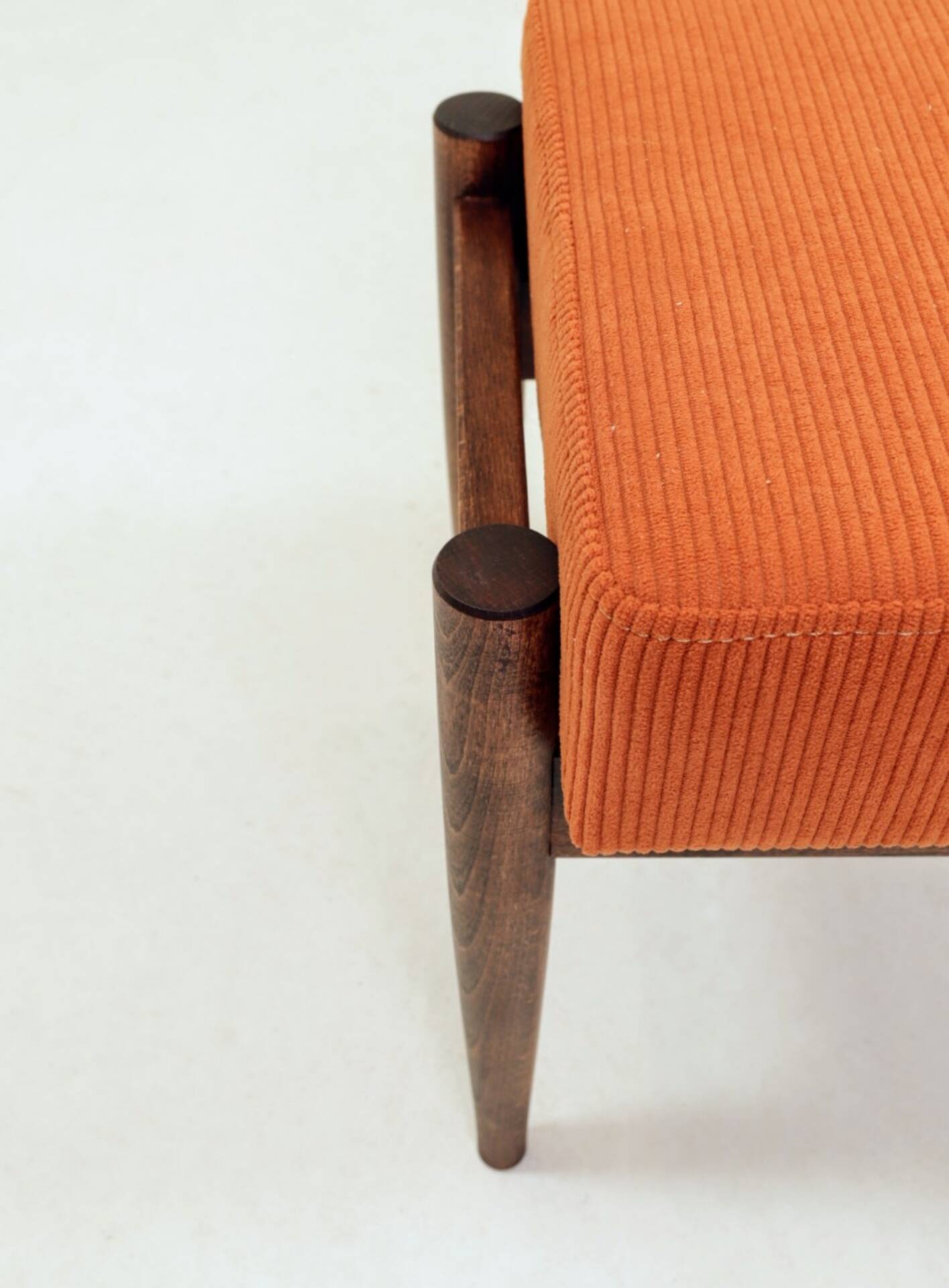 Wooden footrest in corduroy velvet