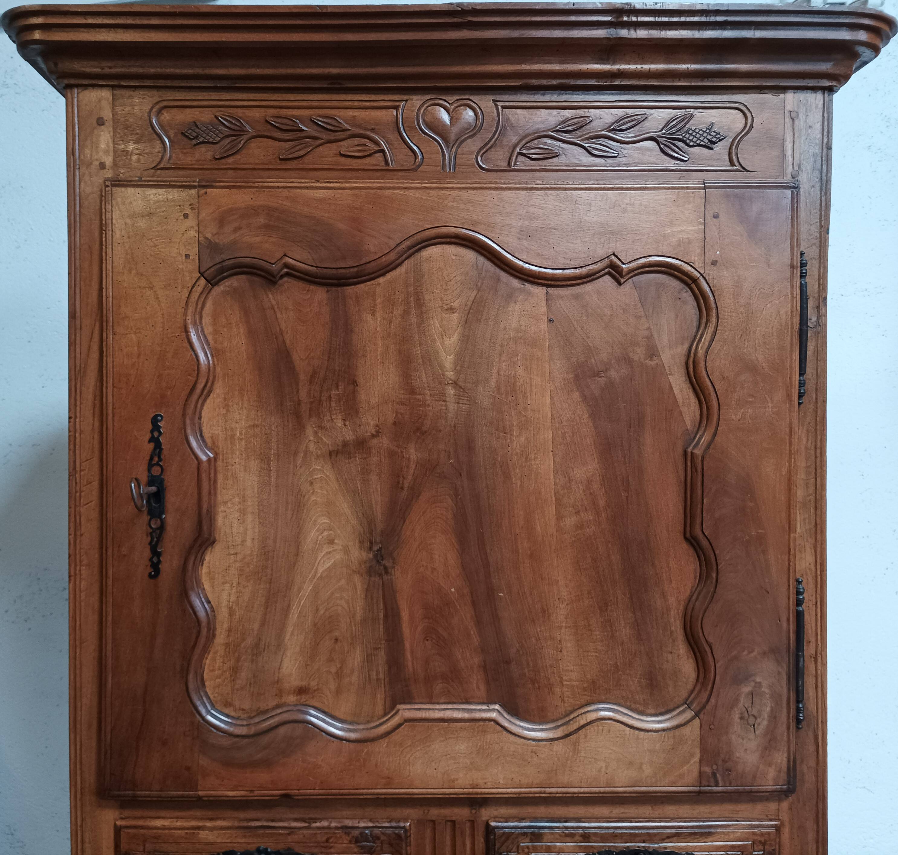 Louis XV standing man in walnut 18th century