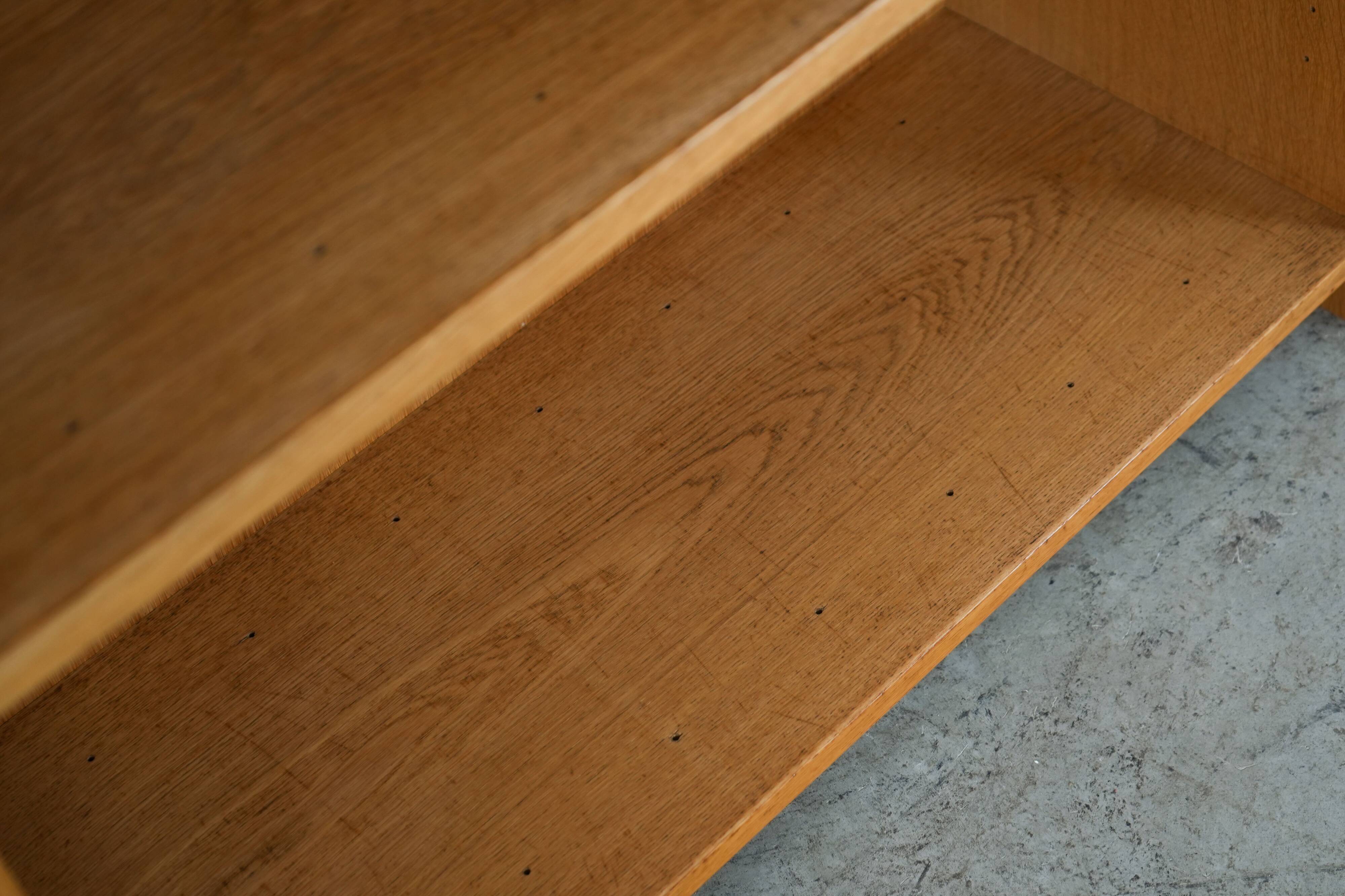 Oak bookcase, Danish design, 1970s, manufacturer: Lyby Møbler