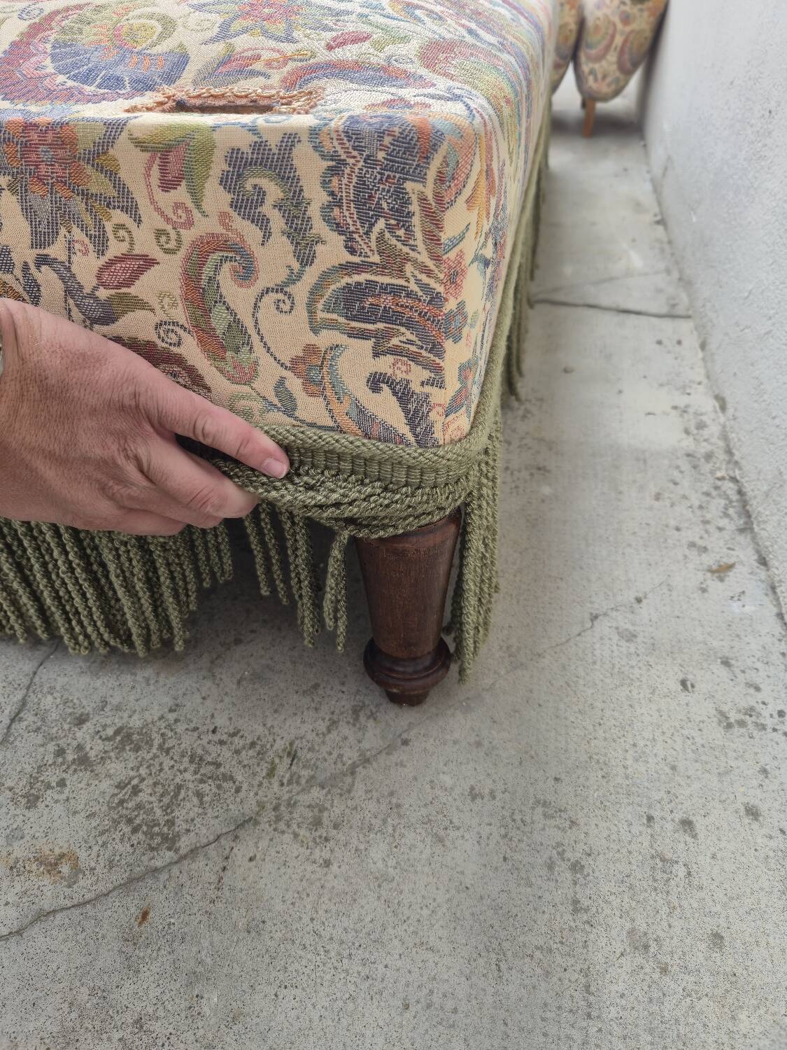 Louis Philippe style floral decor sofa bench from the nap period