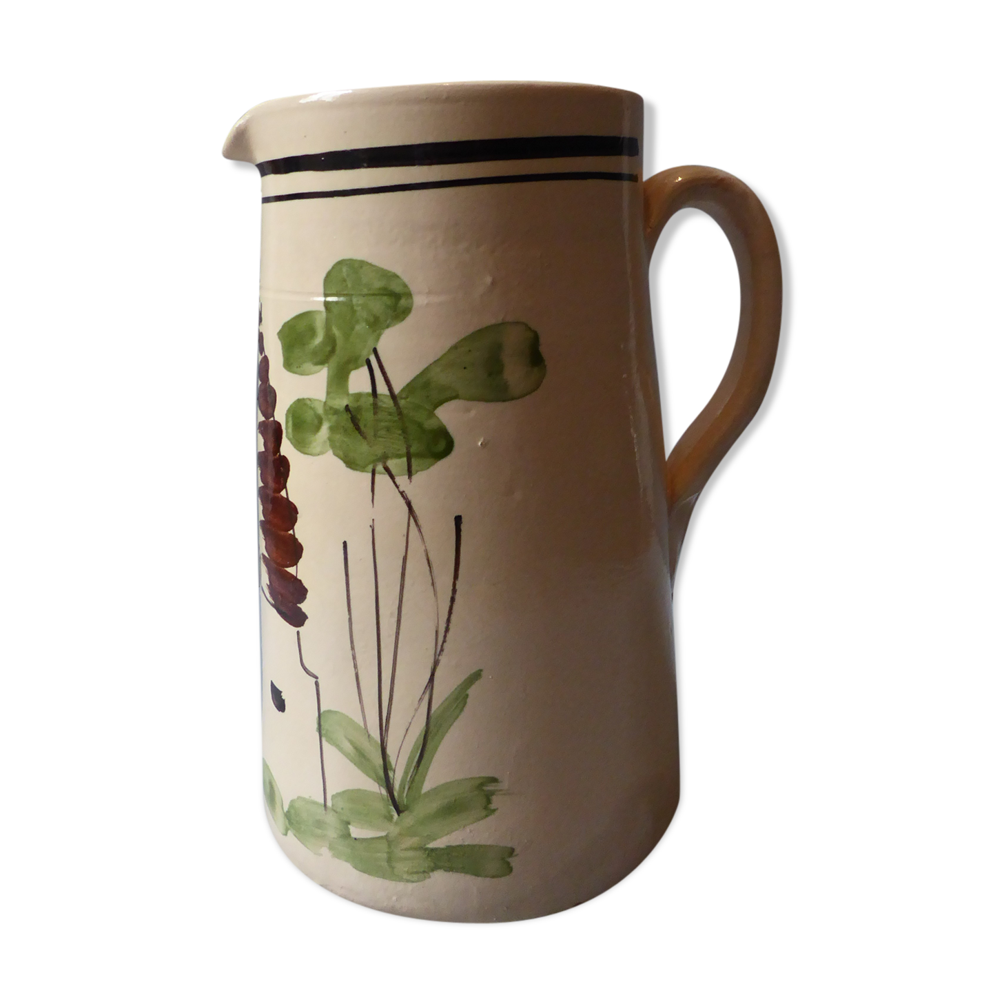 A pitcher in earthenware with a country décor