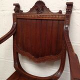 Paire de fauteuils anciens curules dit Dagobert en bois sculpté
