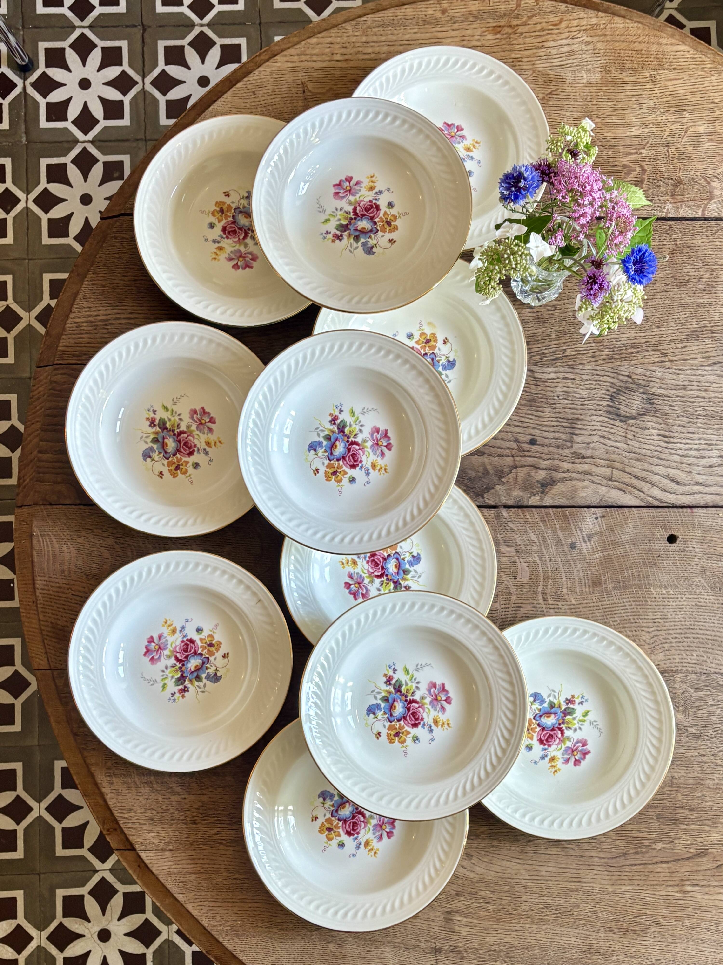 Set of 11 vintage deep plates - Fleurette pattern by Gien