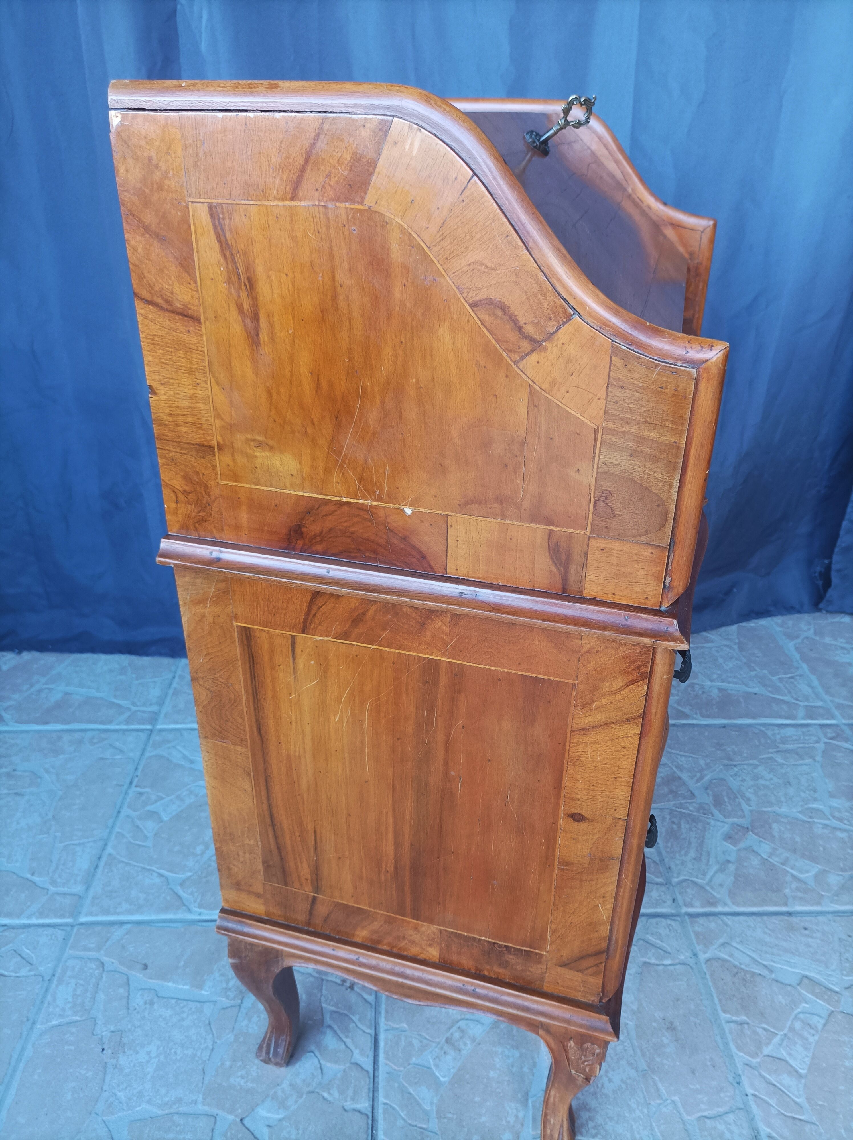 Walnut bramble secretary