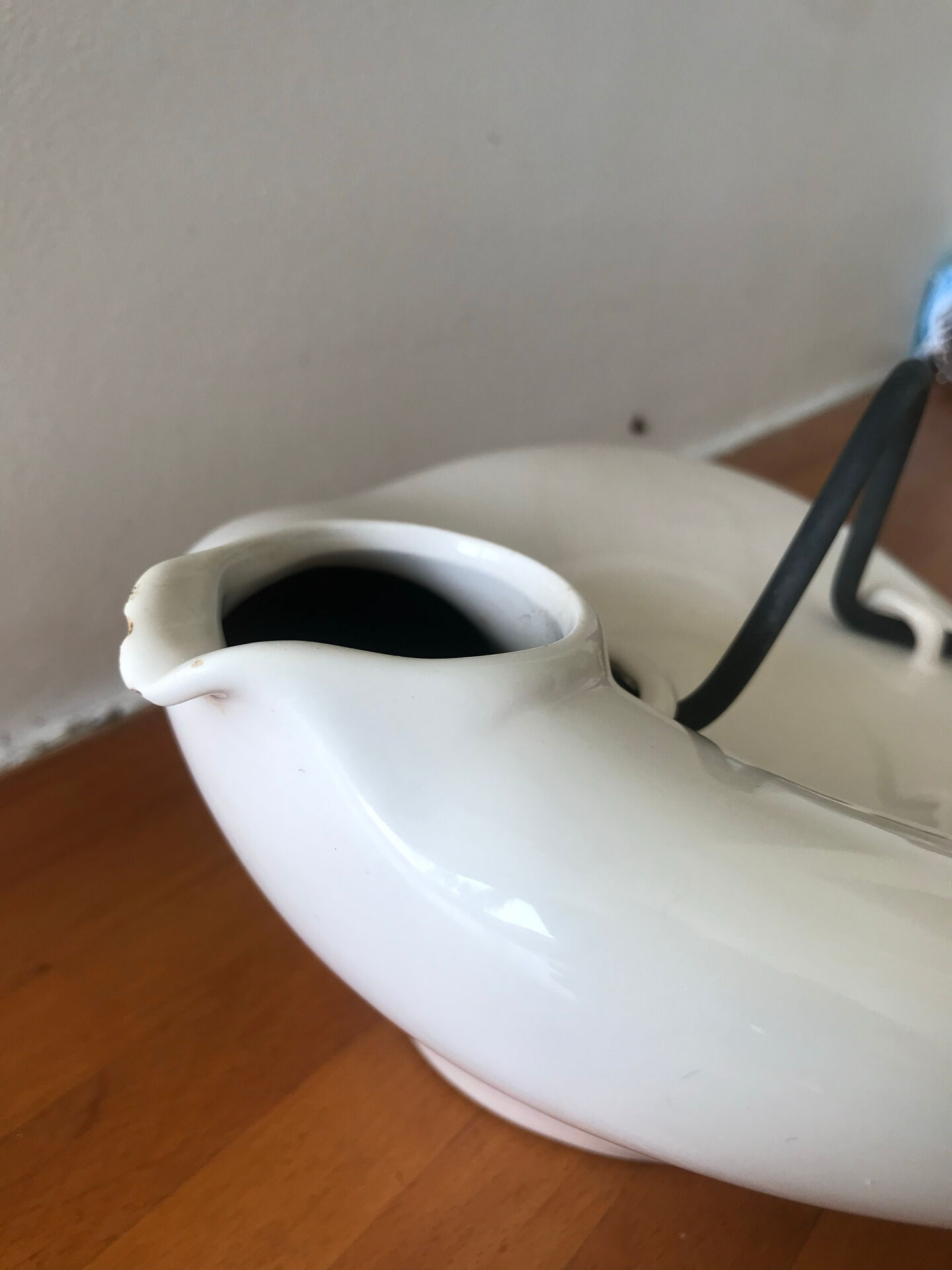 Teapot and cups in contemporary ceramic
