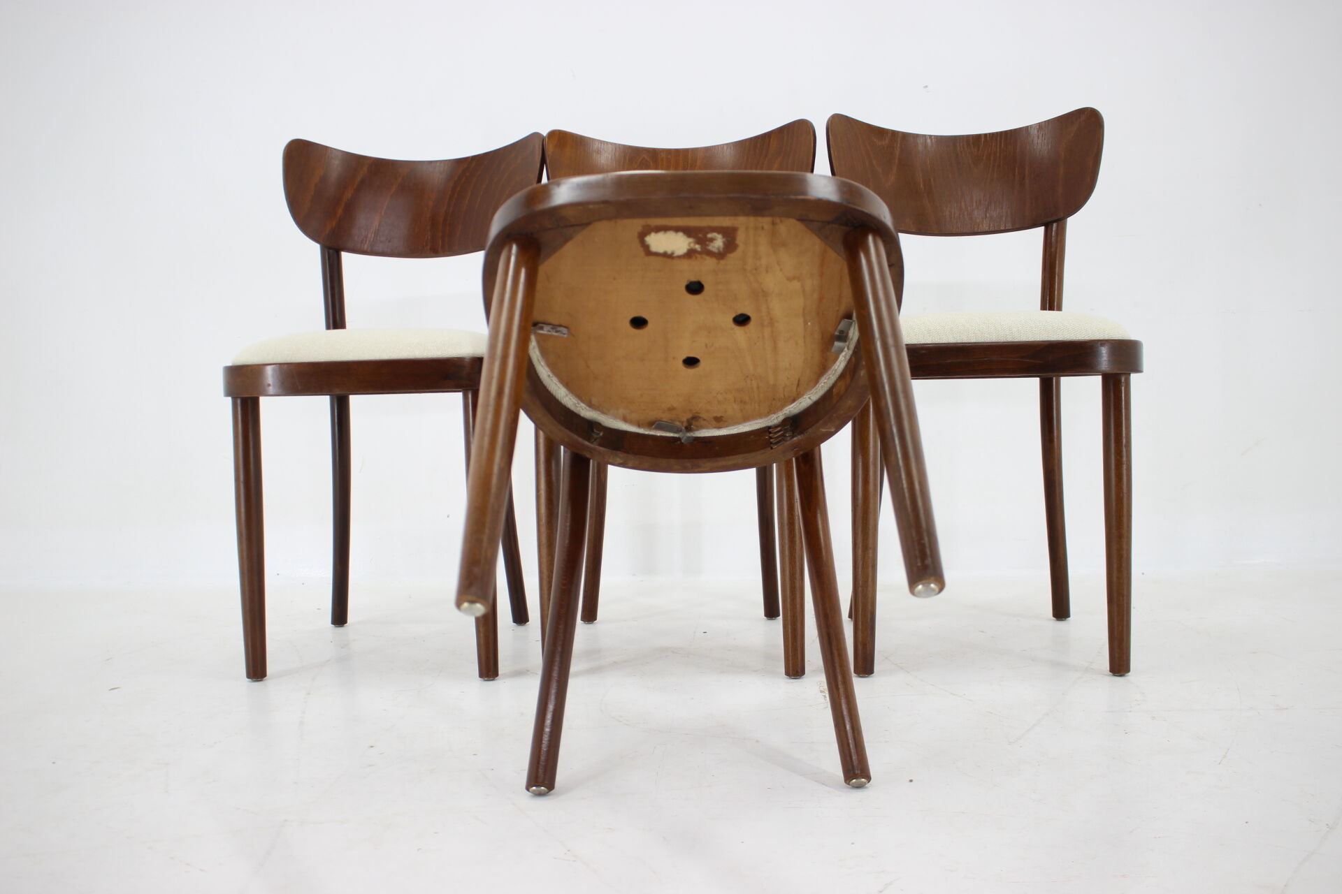 Ensemble de 4 chaises de salle à manger en hêtre des années 1950, Tchécoslovaquie