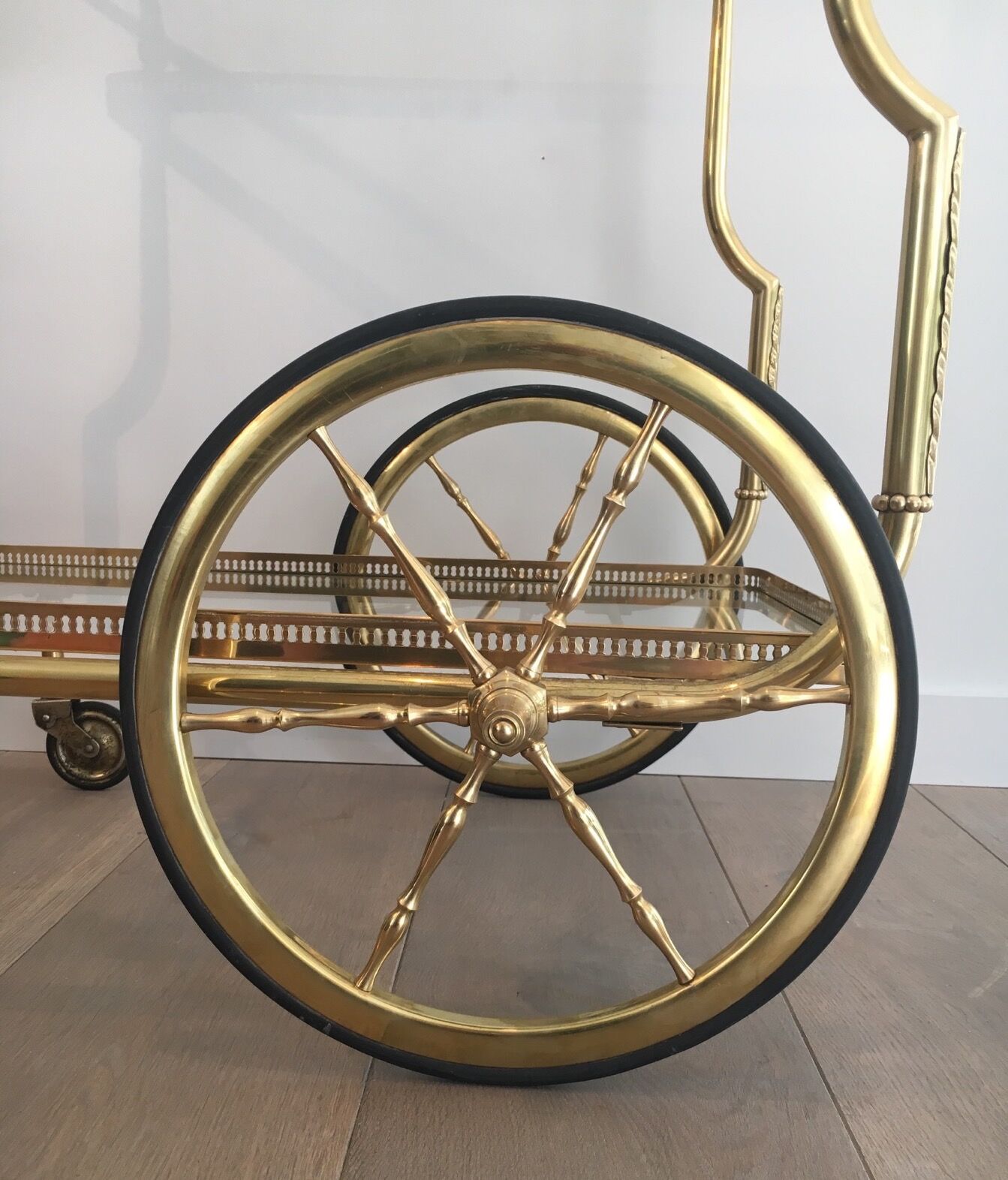 Neo-classical table in gilded metal and glass