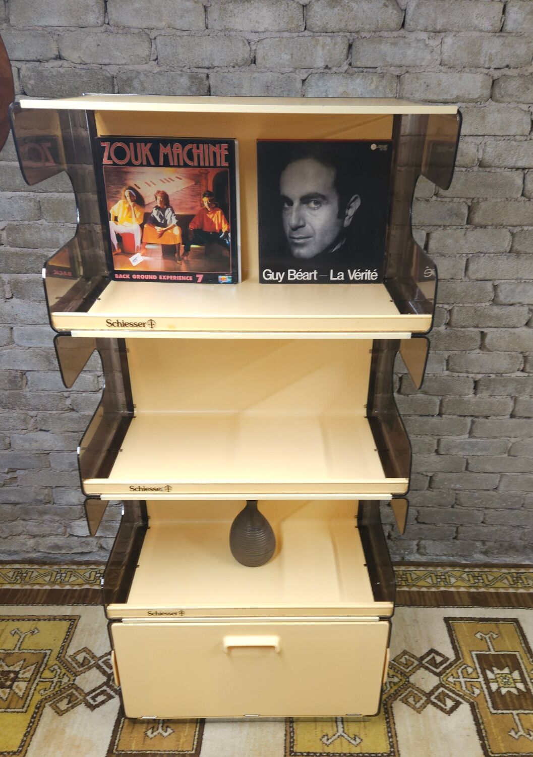 Étagère bibliothèque plexi fumé 1970