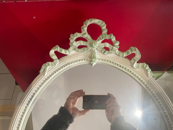 miroir ovale en bois peint style Louis XVI