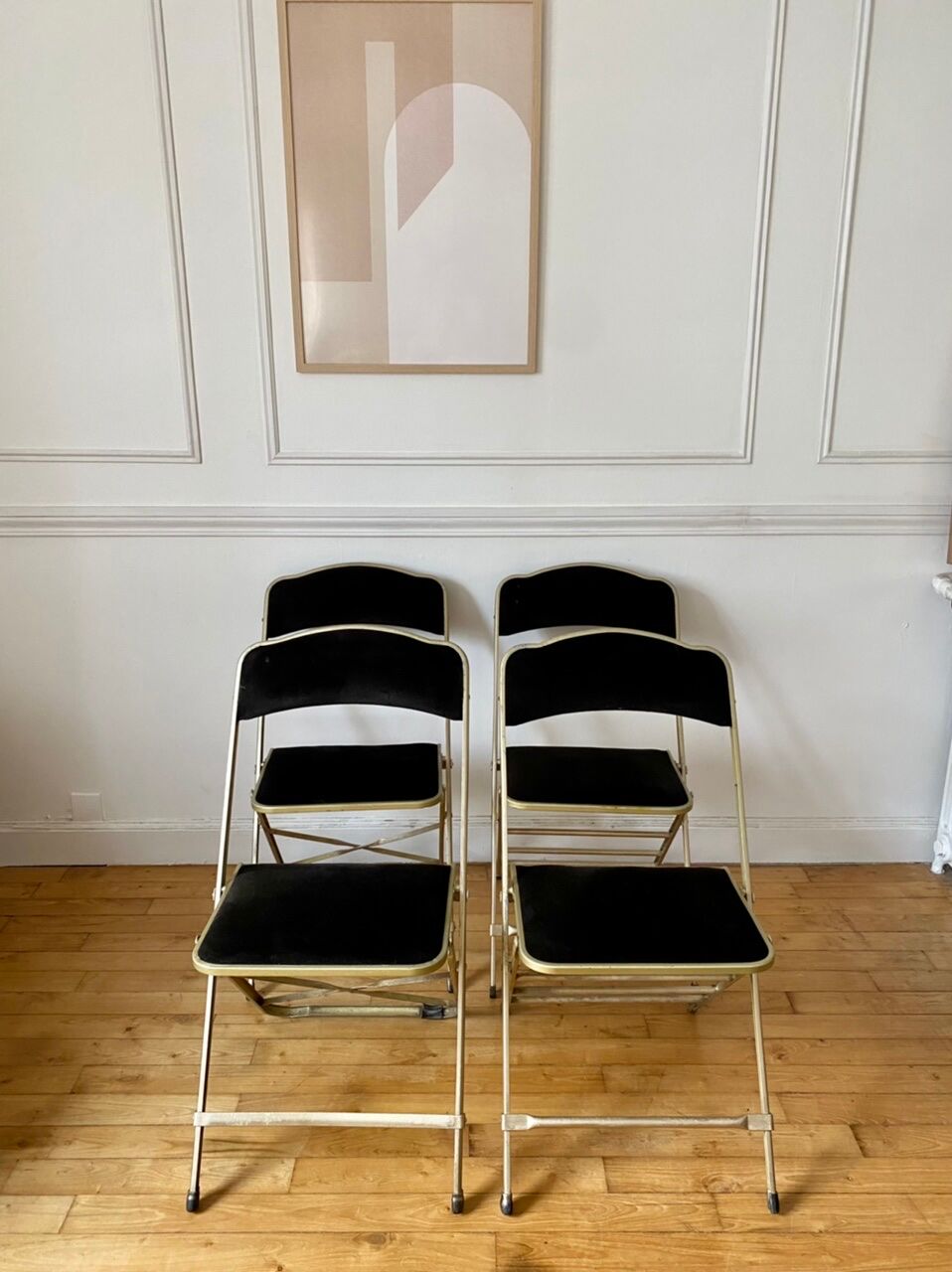 Series of 4 foldable velvet chairs