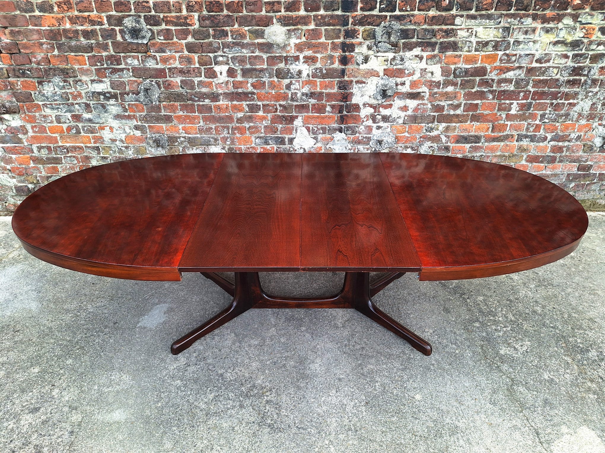 Large vintage Baumann table in rosewood with extensions, antique furniture.