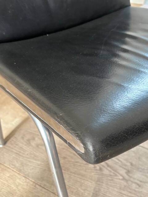 2 Airport leather armchairs by Hans Wegner - Denmark 1980s