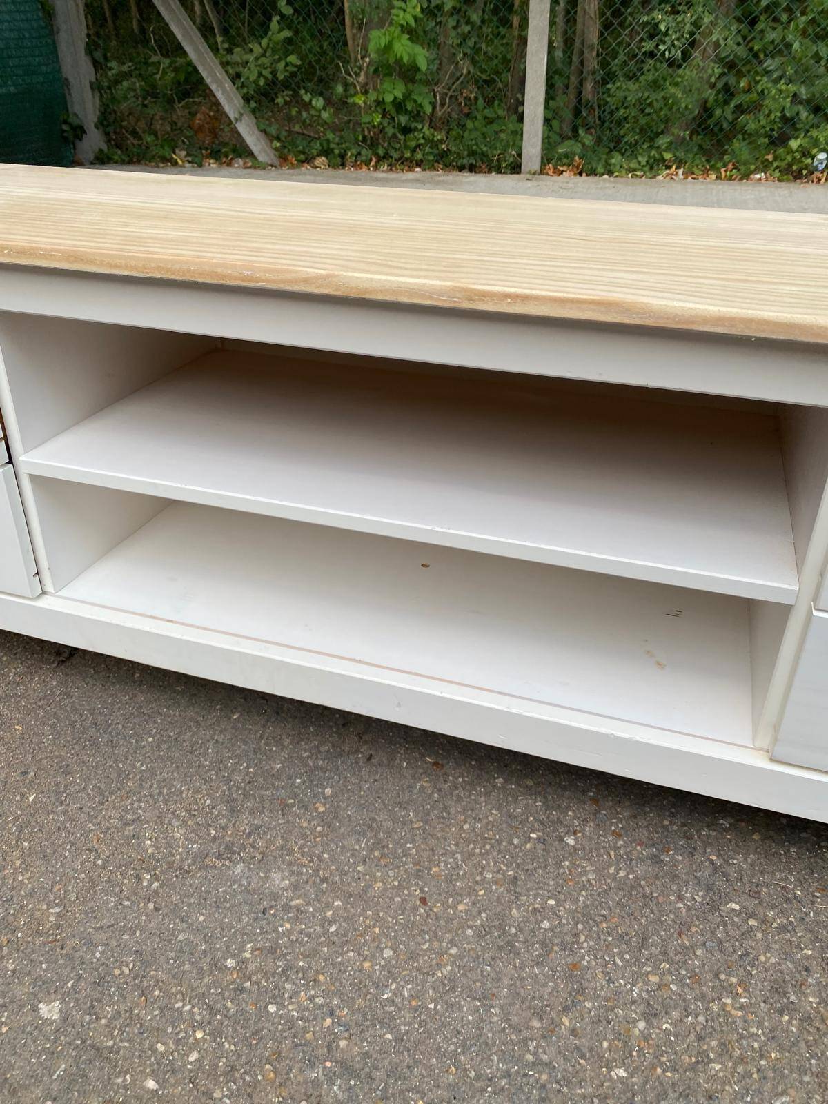 Scandinavian chic country TV unit in solid white and natural wood 160cm