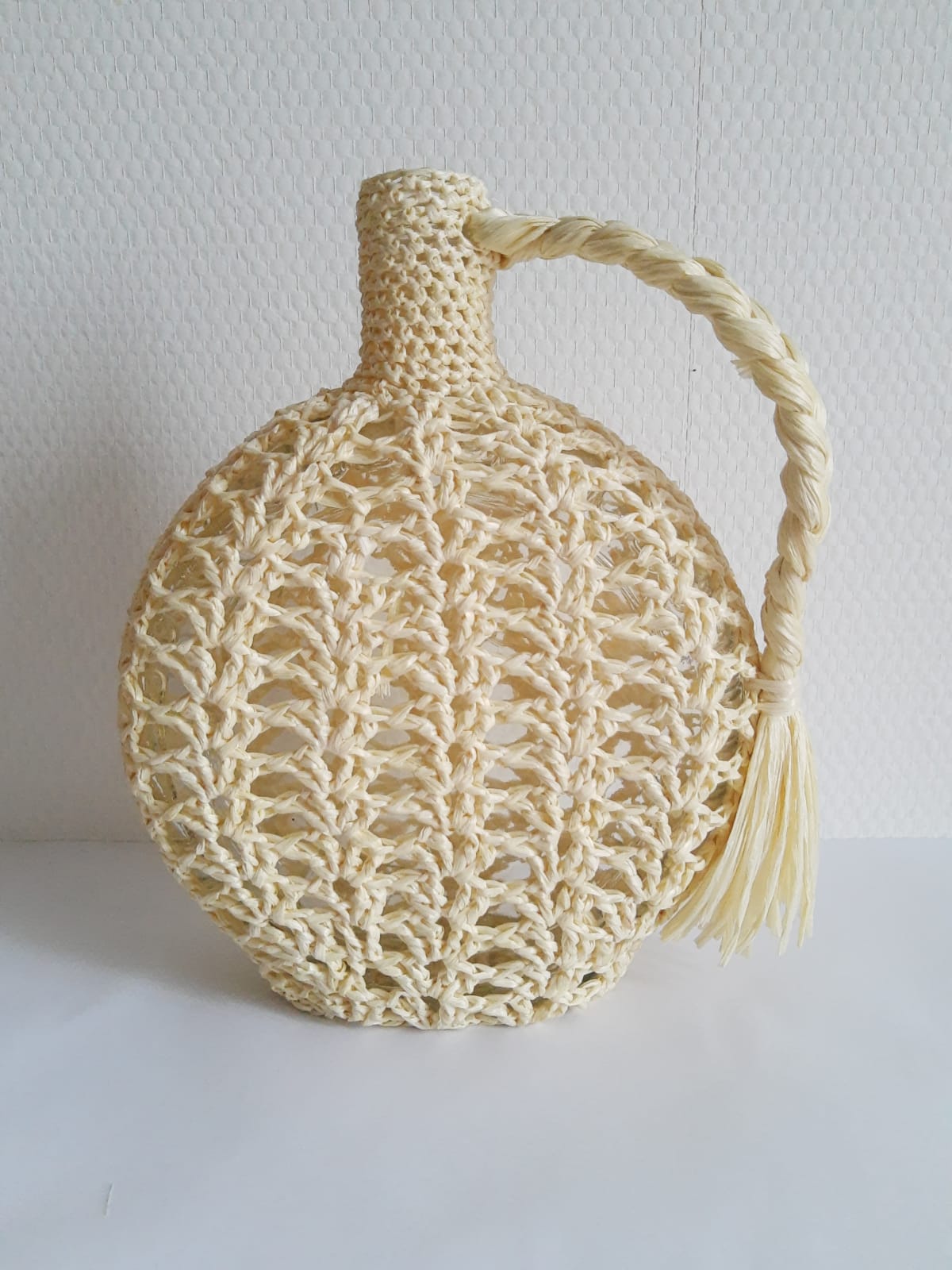 Bottle / vase soliflore macramé raffia / vintage plastic