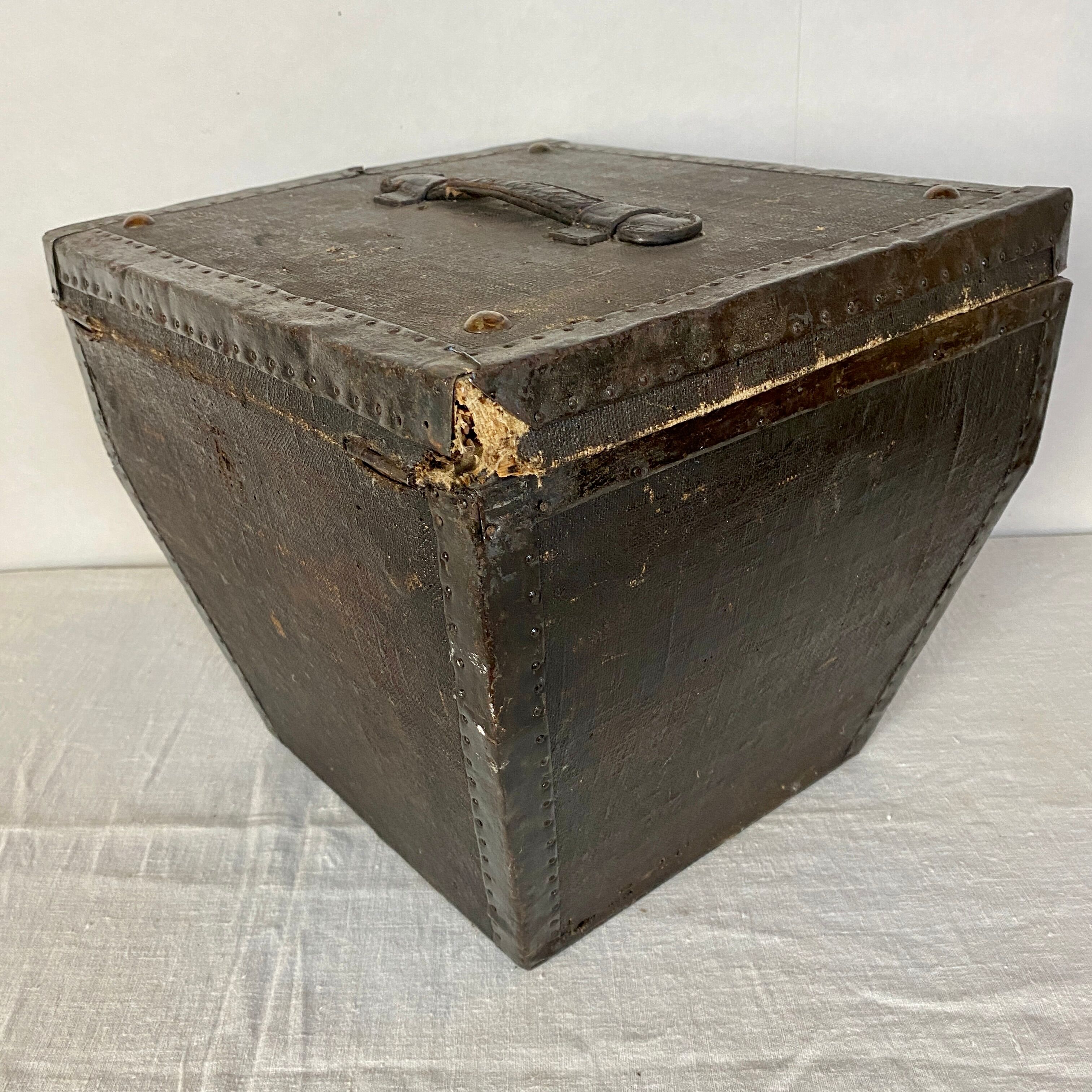 Square hat box