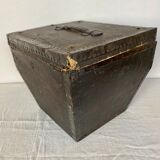 Square hat box