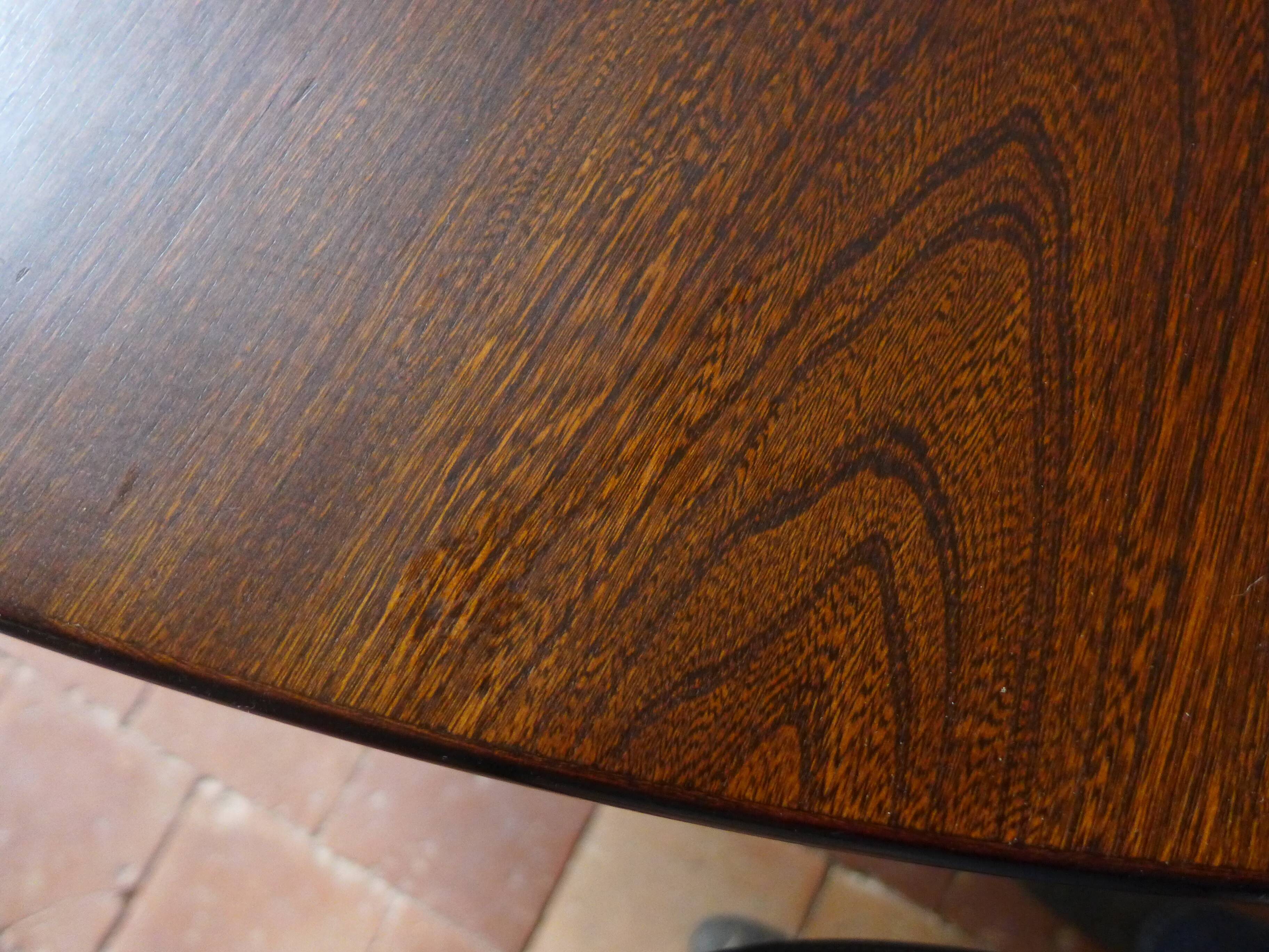 Baumann oval expandable table