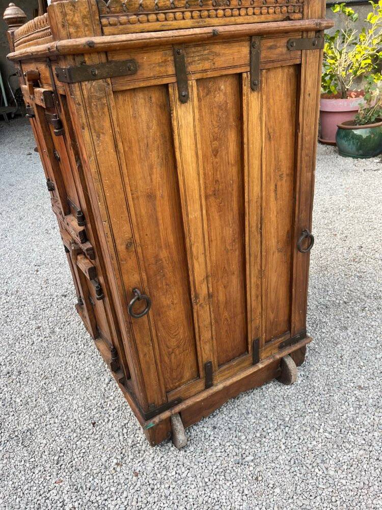 Storage unit with 4 doors