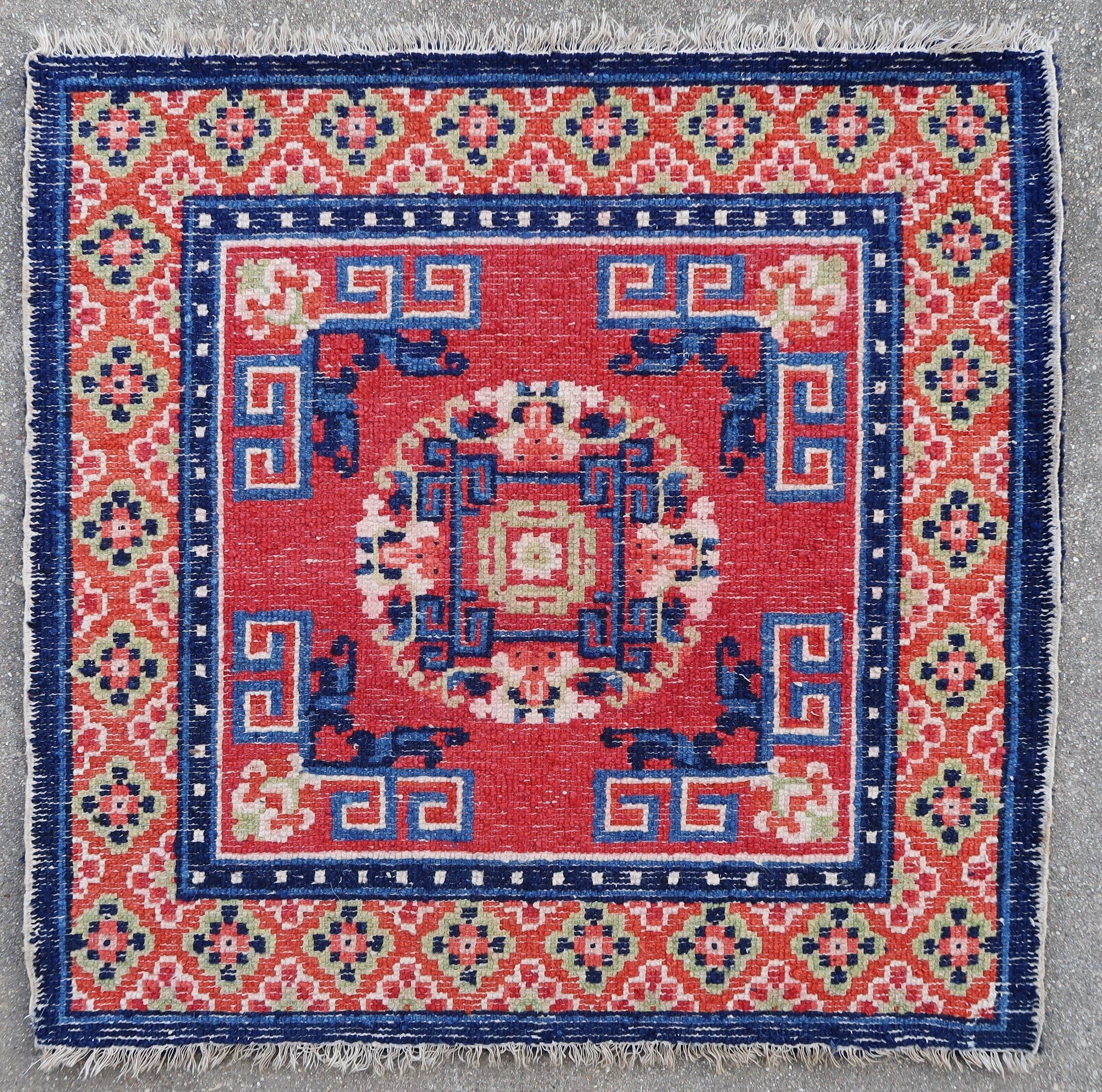 Tapis chinois 1900 69 X 66 cm