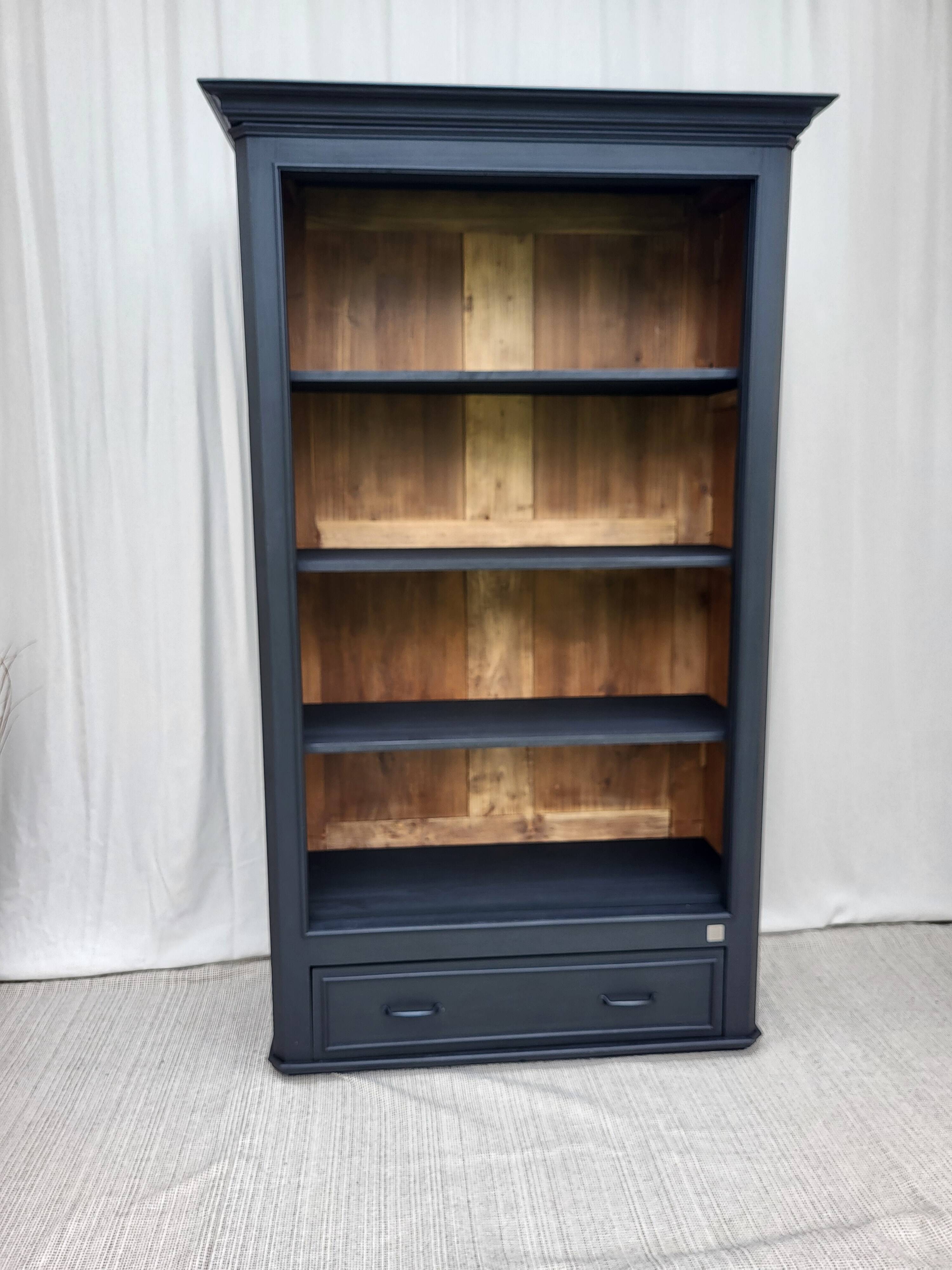 Bookcase / Shelf