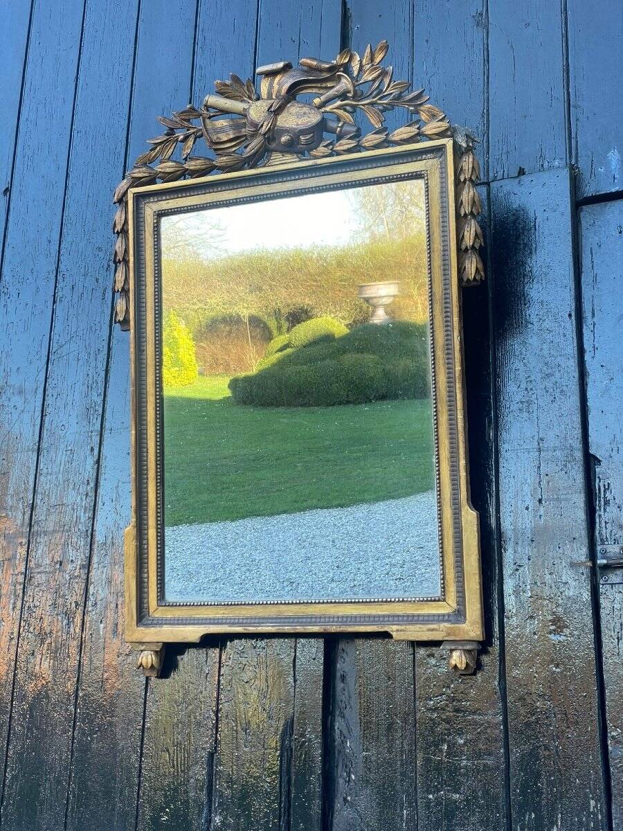 Louis XVI mirror in carved and gilded wood, 18th century