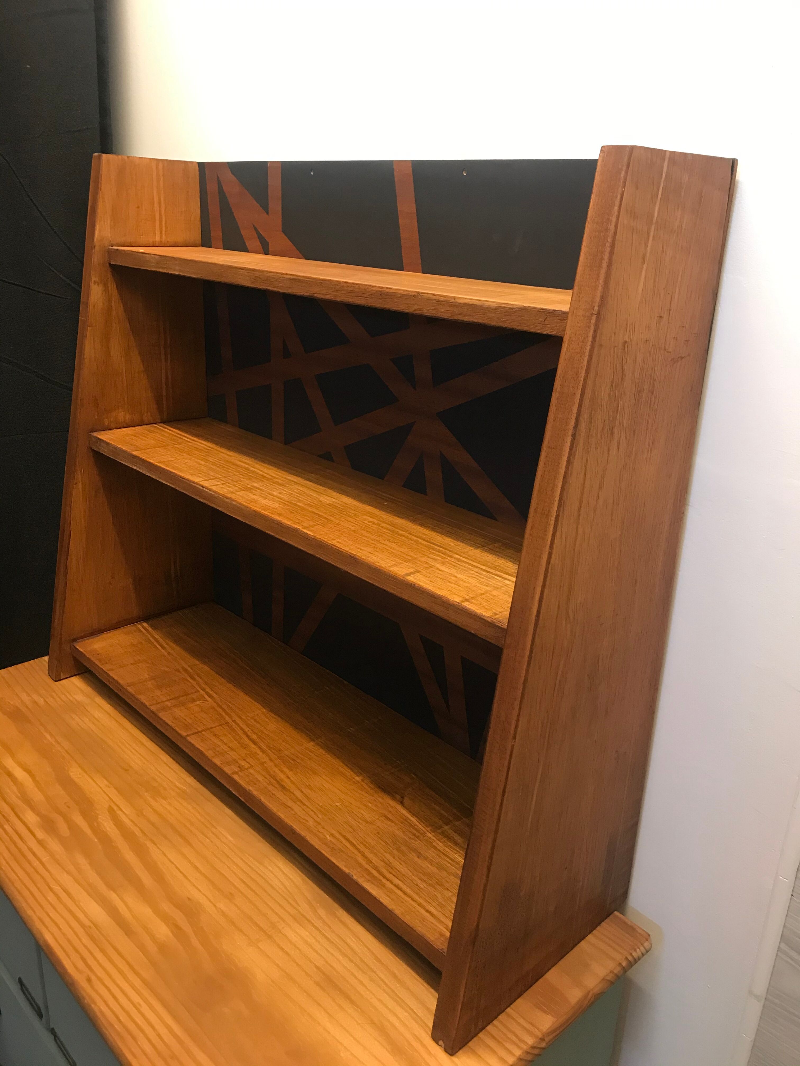 Small scandinavian shelf