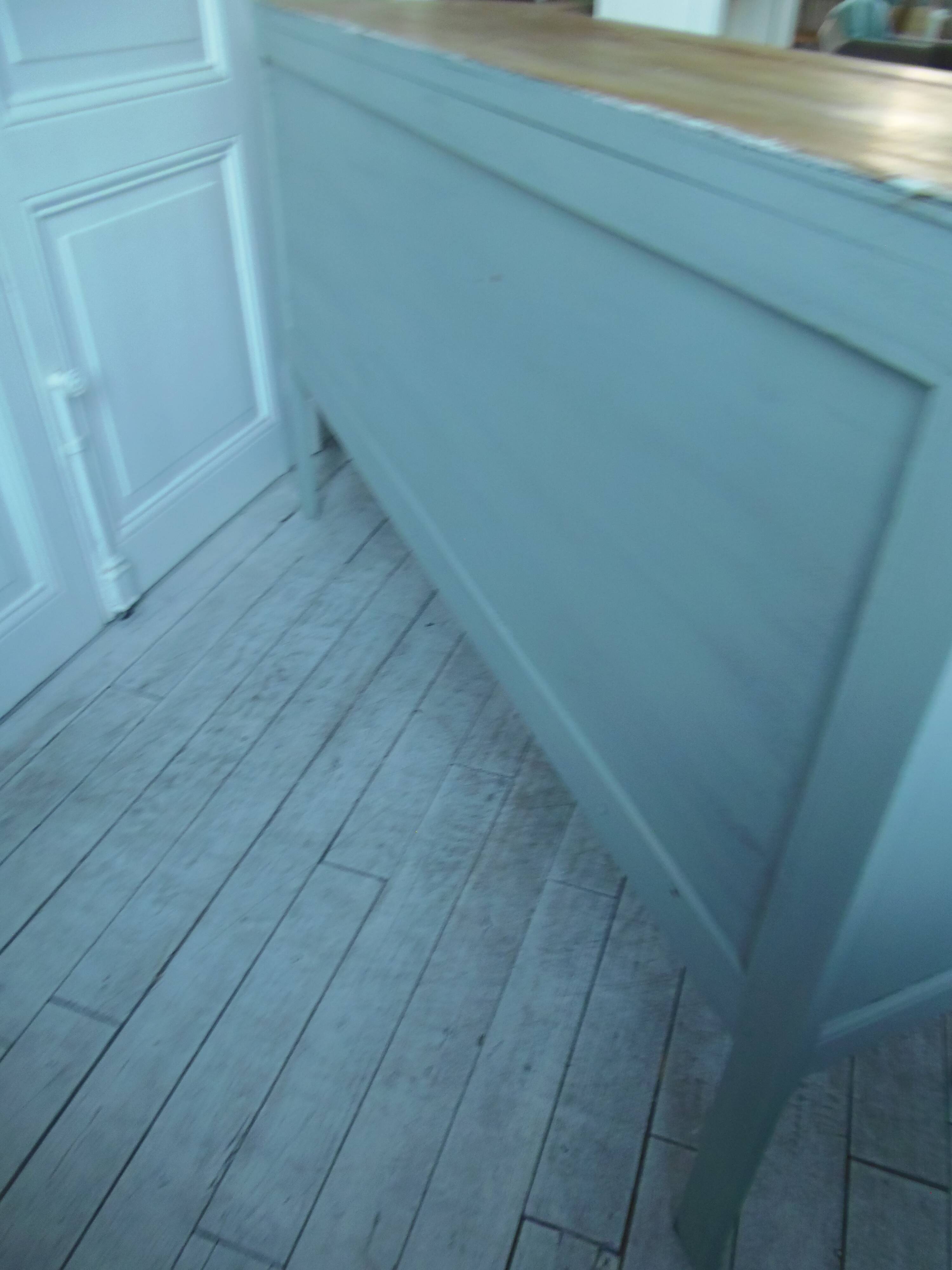 Buffet, desserte vintage réenchanté en vert de gris, plateau  bois.