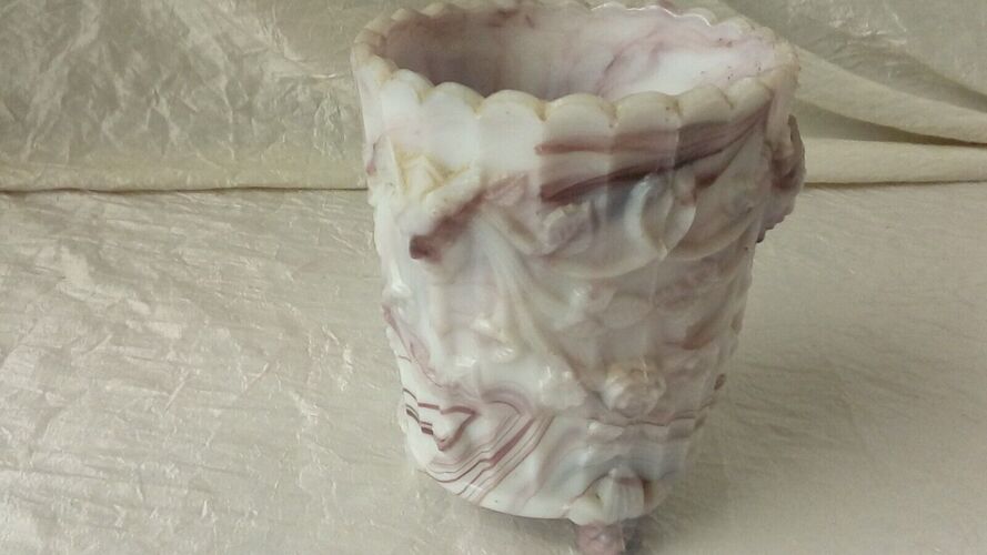 Vase a violette tripode en opaline jaspe tete de chimère epoque Charles X