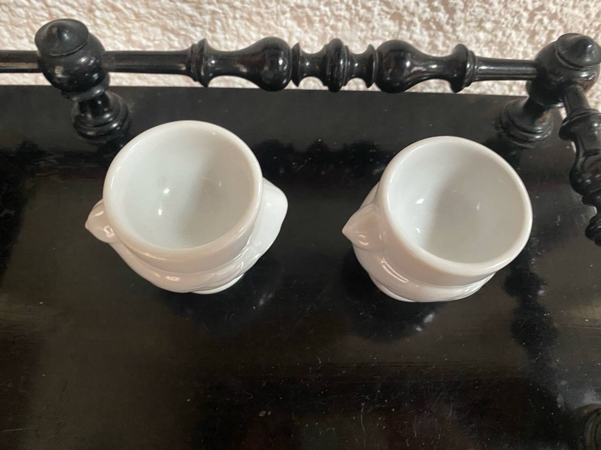Set of 2 porcelain egg cups "hen"