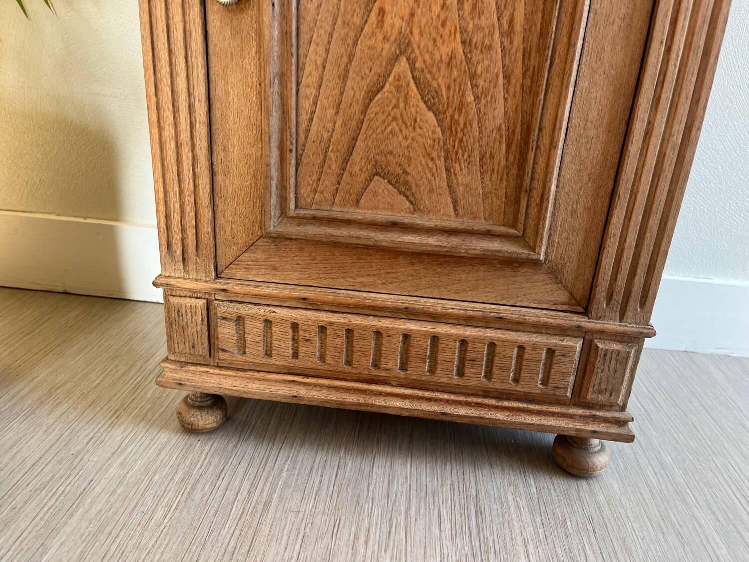 Old wooden bedside cabinet / bathroom cabinet / medicine cabinet