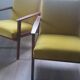 Paire de fauteuils restaurés - velours jaune