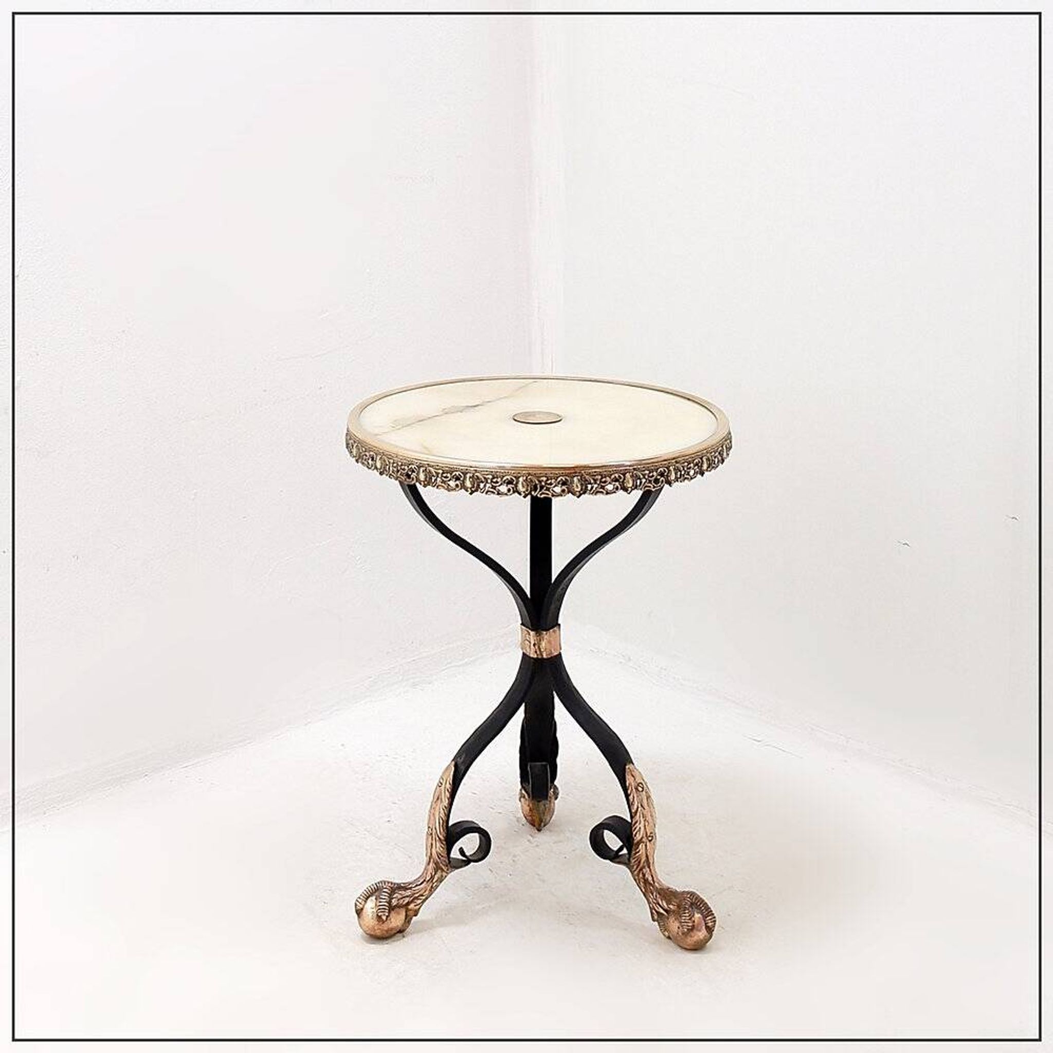 Tripod gueridon in wrought iron with brass decorations and alabaster top - 1950s