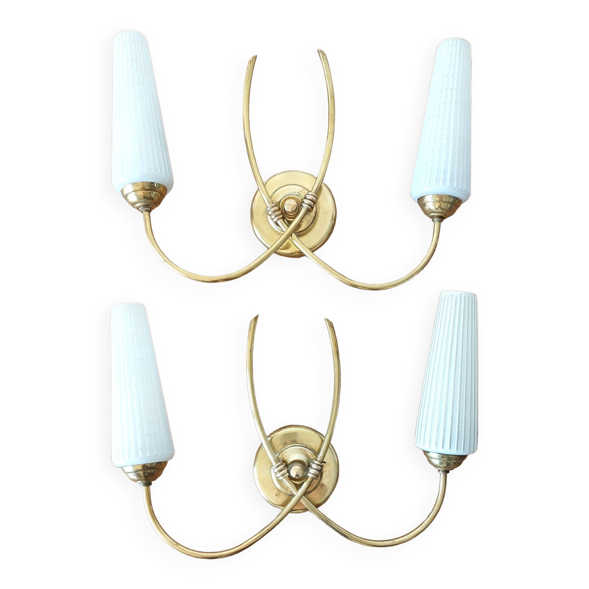 Pair of 1960 wall lamps in gilded brass and glass.