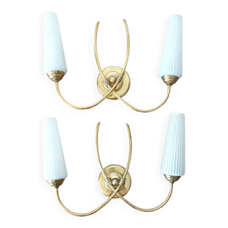 Pair of 1960 wall lamps in gilded brass and glass.