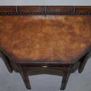 Table Console Antique en Cuir Clouté Style Gothique Pugin Restaurée
