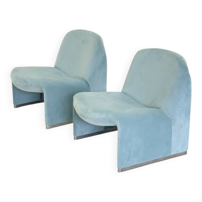 Fauteuil Alky en velours bleu bébé d'Anonima Castelli