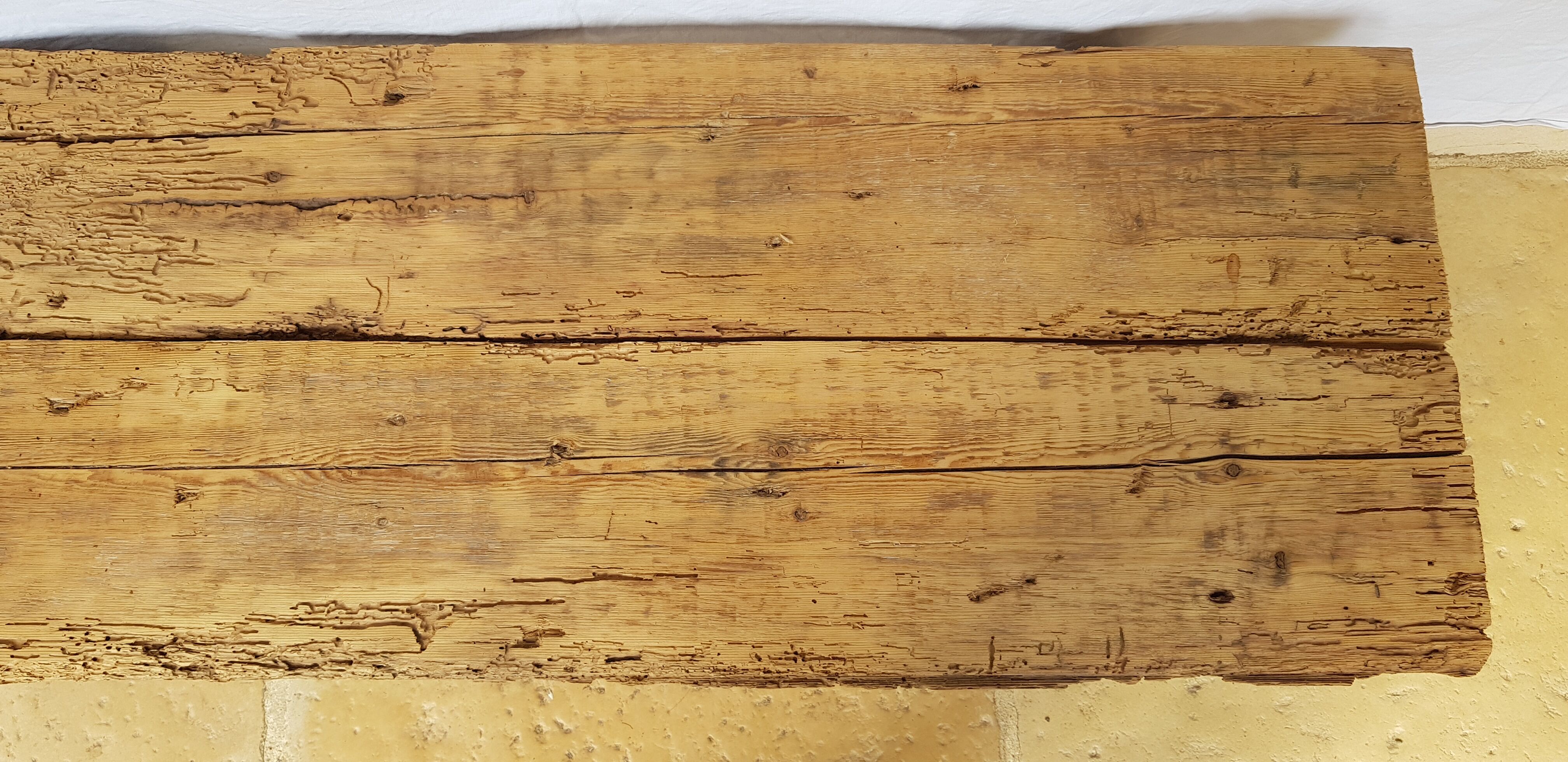 Coffee table wabi sabi